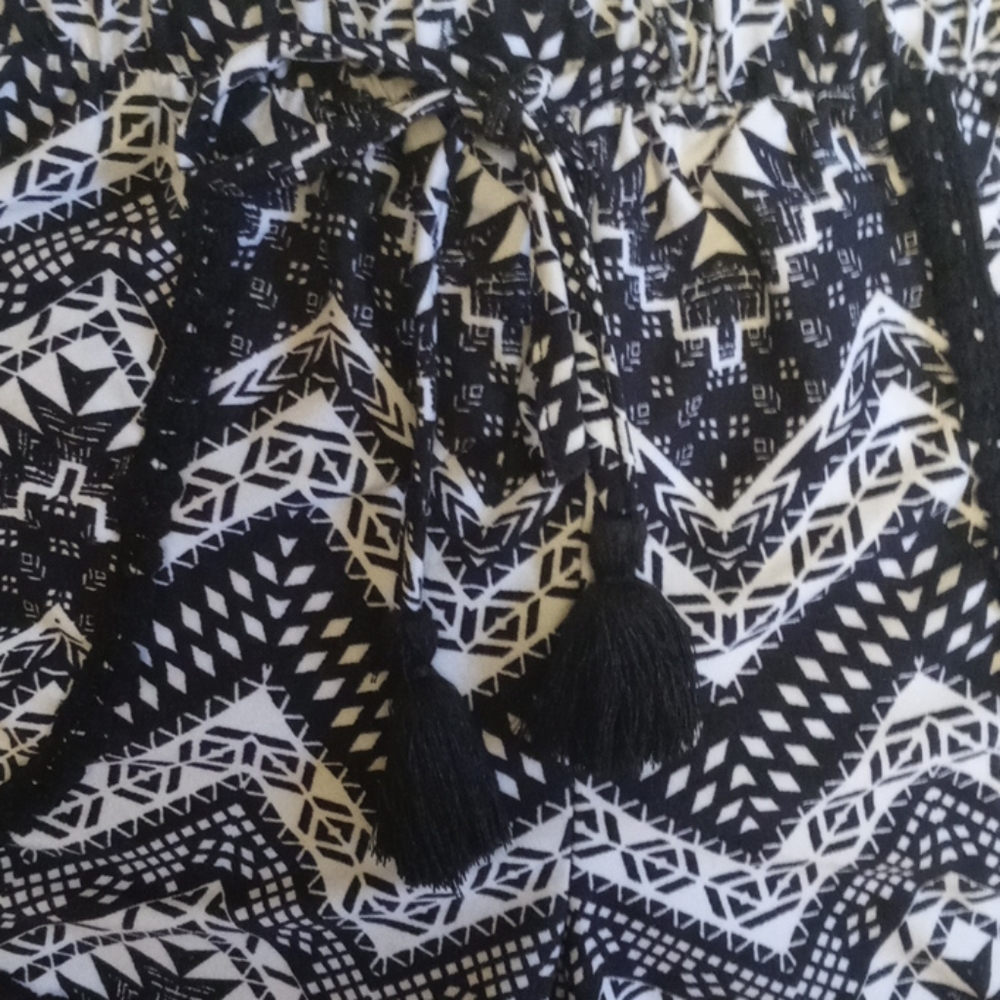 🖤🤍SOFT SHORTS🖤🤍 - Picture 2 of 4
